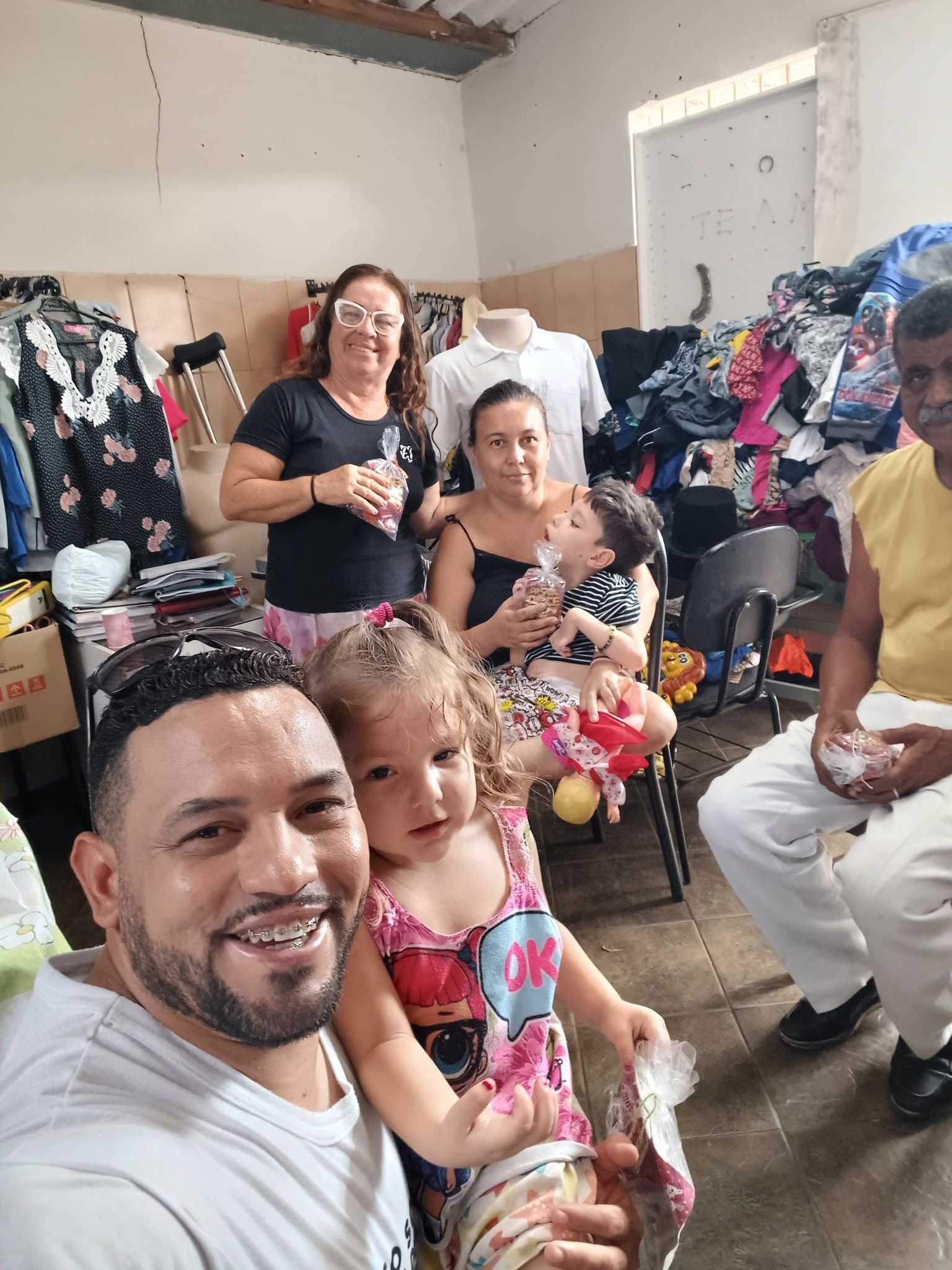 Entrega de doações da Casa de Apoio Amor e Esperança
